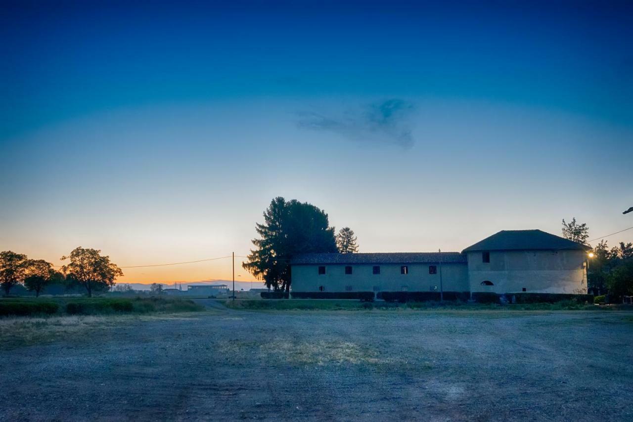 Cameriano Agriturismo Cascina Graziosa מראה חיצוני תמונה