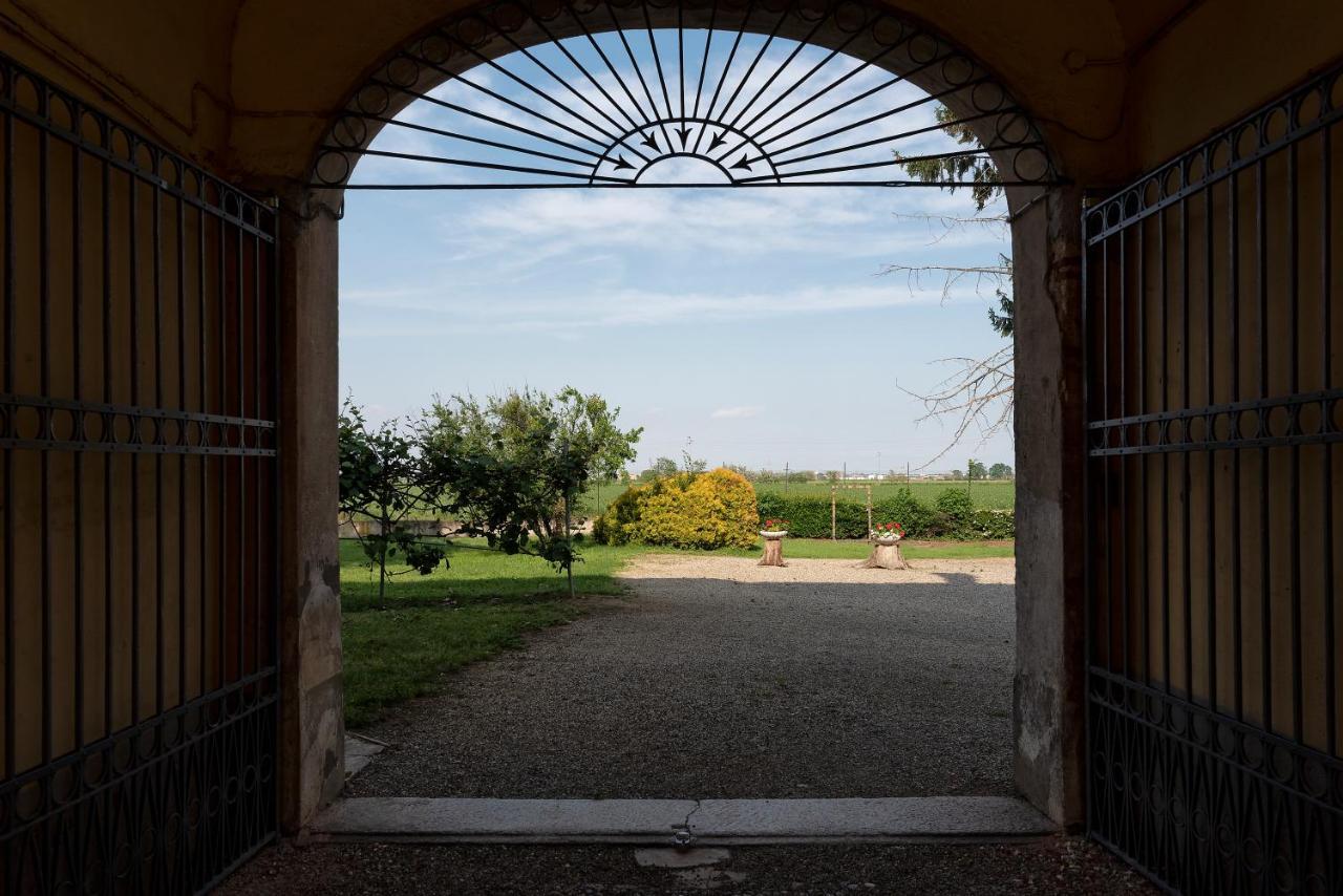 Cameriano Agriturismo Cascina Graziosa מראה חיצוני תמונה